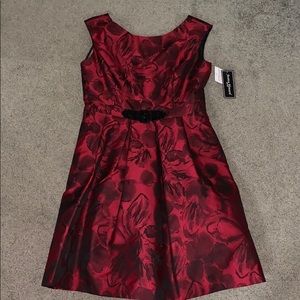 NWT Jessica Howard dress with tulle under skirt.